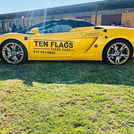 كروندال Ten Flags Theme Park المظهر الخارجي الصورة