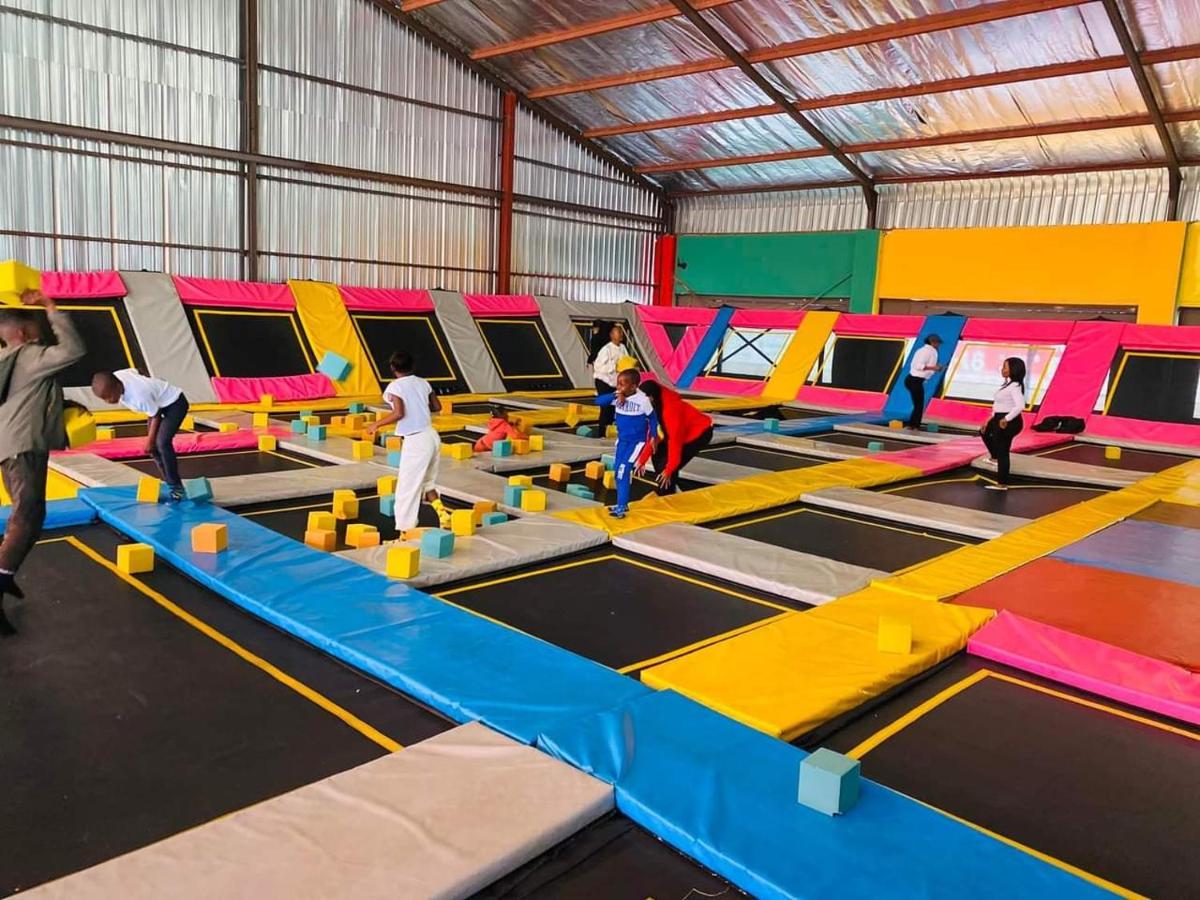 كروندال Ten Flags Theme Park المظهر الخارجي الصورة